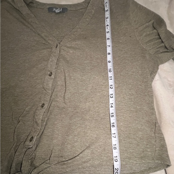 Marled Tie Hem Button Front Crepe Top‎ Size Large Roll Tab Sleeves V Neck A3 - Picture 8 of 12